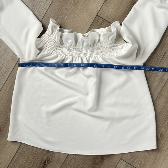 Tuckernuck Avon Lane White Off the Shoulder Marguerite Blouse - Picture 11 of 12